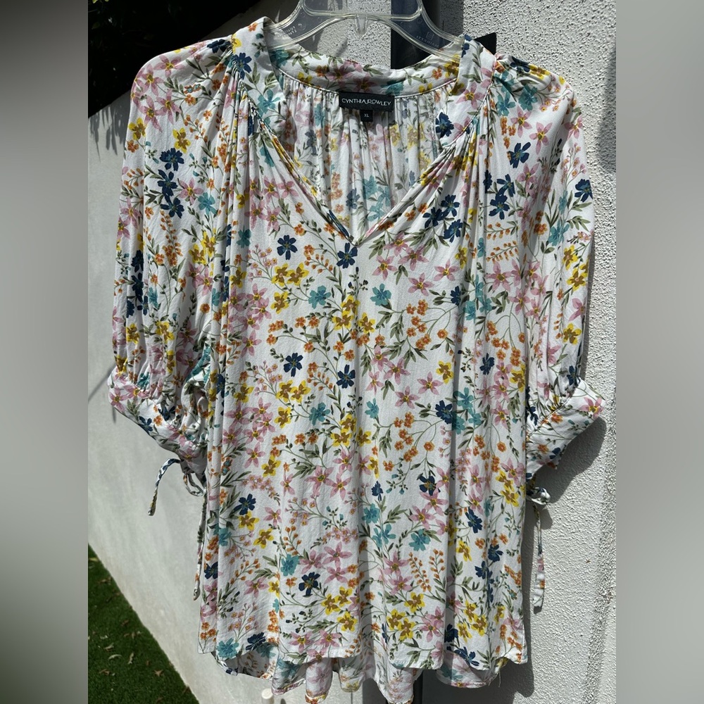 Cynthia Rowley Cream Floral V-Neck Tie-Sleeve Blouse